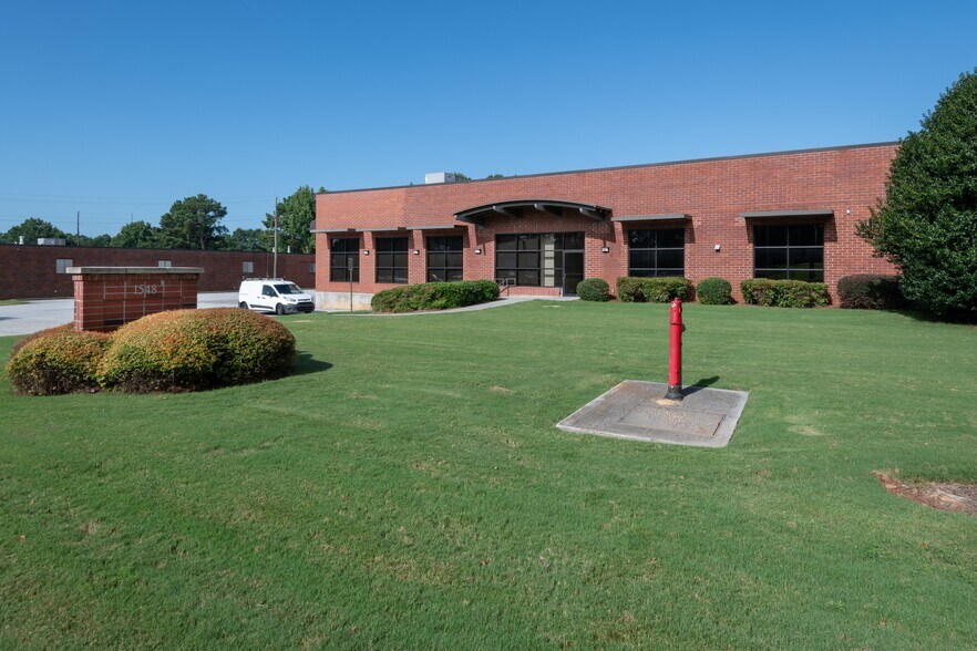 1548 Stone Ridge Dr, Stone Mountain, GA à louer - Photo de l’immeuble – Image 1 sur 6