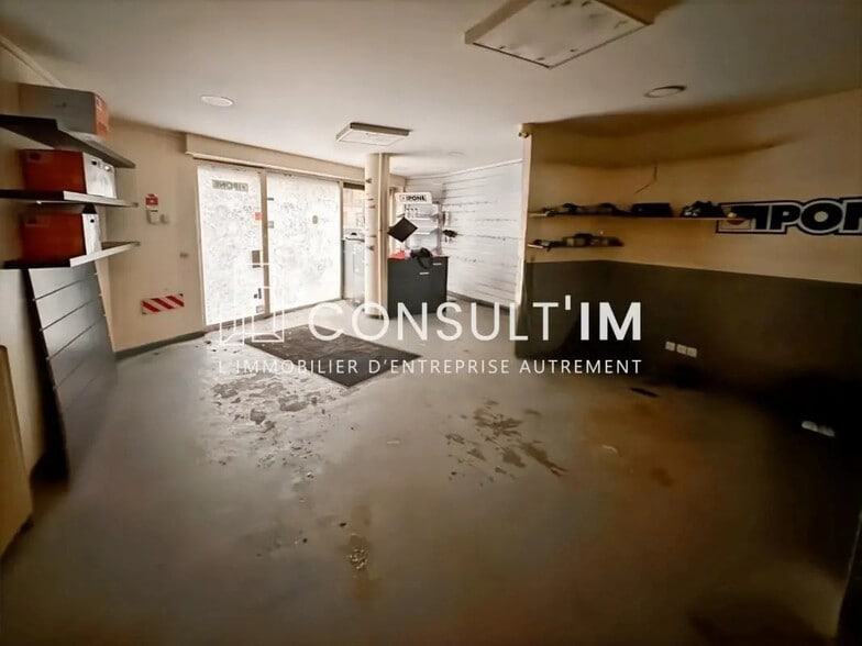 Local commercial dans Paris à louer - Photo de l’immeuble – Image 3 sur 5