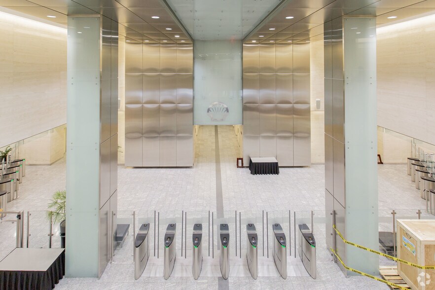 400 4th Ave SW, Calgary, AB à louer - Hall d’entrée – Image 2 sur 7