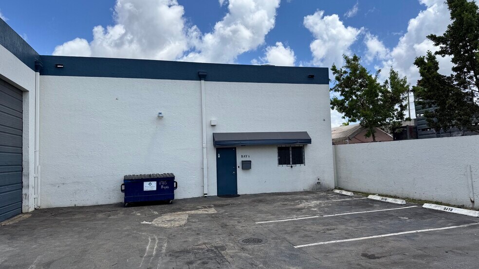 6955-6965 NW 43rd St, Miami, FL à louer - Photo de l’immeuble – Image 3 sur 3