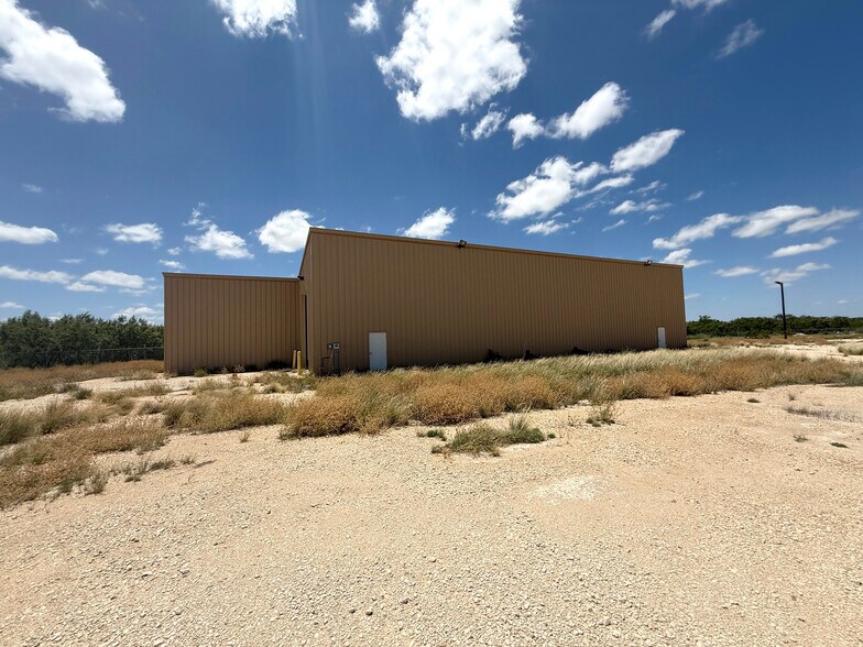 598 TX-163, Ozona, TX à vendre - Photo de l’immeuble – Image 3 sur 13