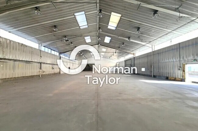 Plus de détails pour Local d'activités à louer