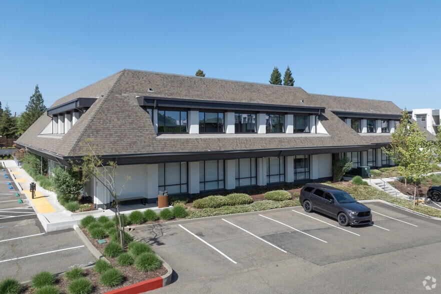 2135 Butano Dr, Sacramento, CA à louer - Photo de l’immeuble – Image 1 sur 8