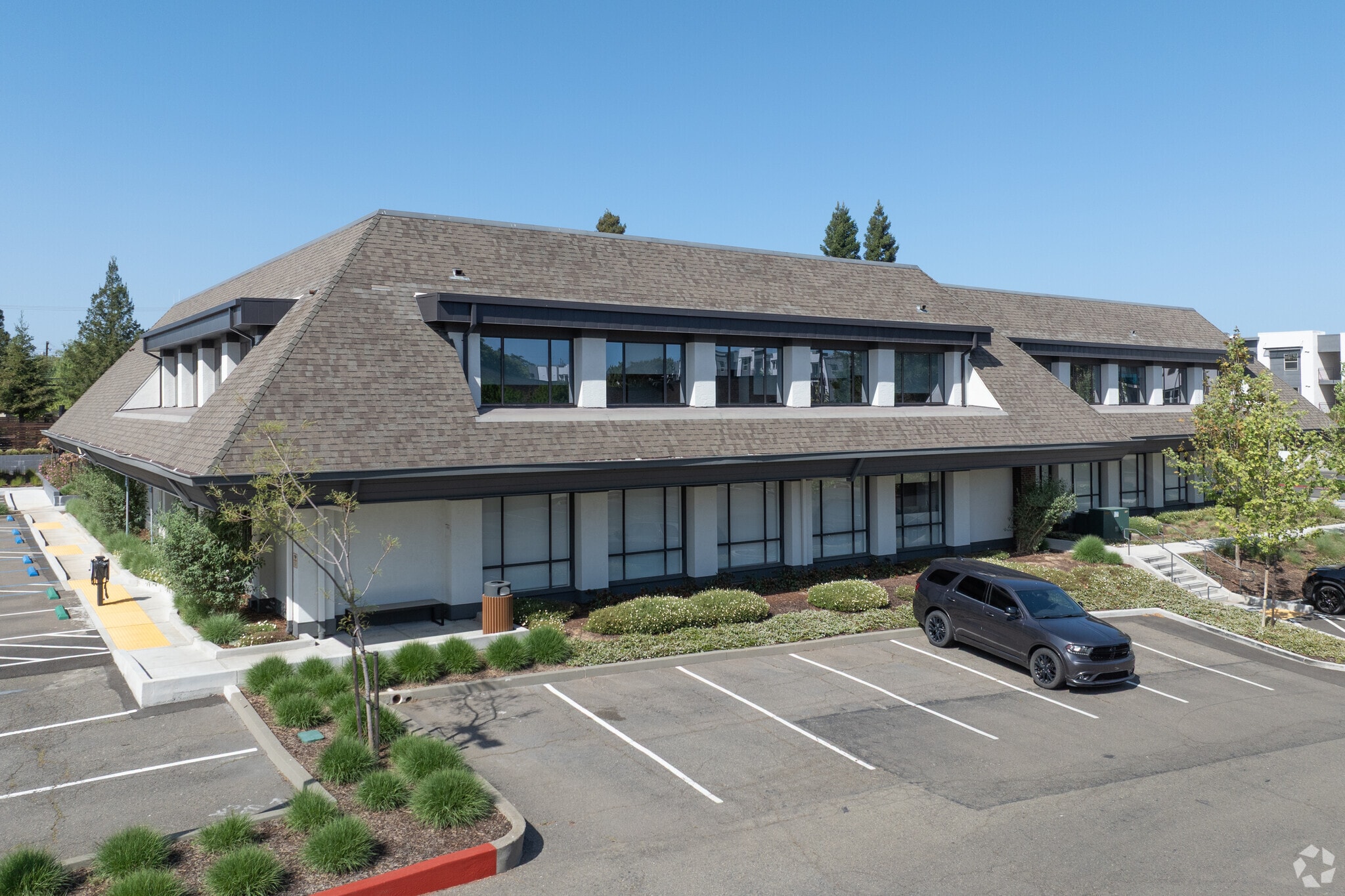 2135 Butano Dr, Sacramento, CA à louer Photo de l’immeuble– Image 1 sur 9