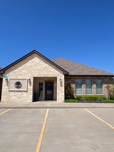 11900 N MacArthur, Oklahoma City, OK à louer - Photo de l’immeuble – Image 1 sur 20