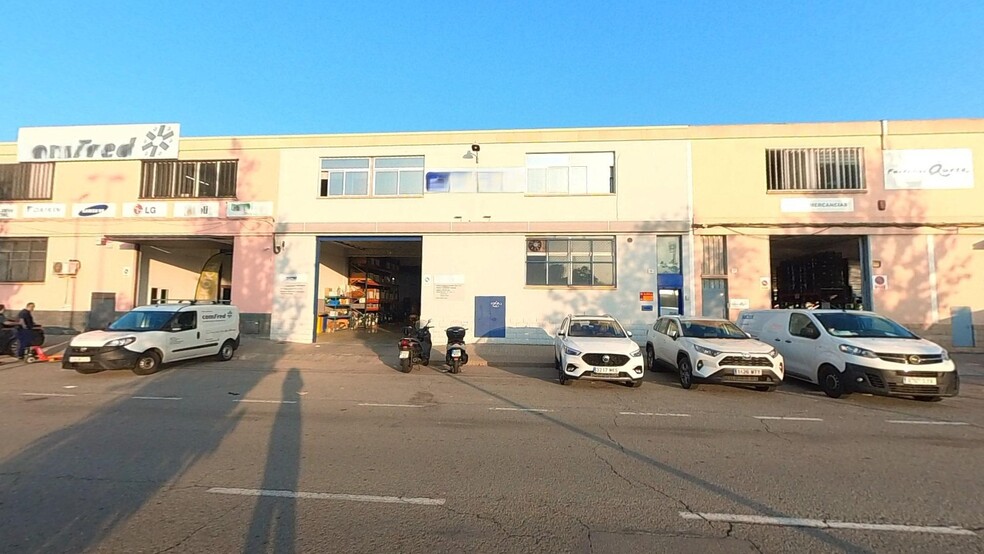 Travessera Industrial, 206, L'Hospitalet de Llobregat, Barcelona à louer - Photo de l’immeuble – Image 1 sur 9
