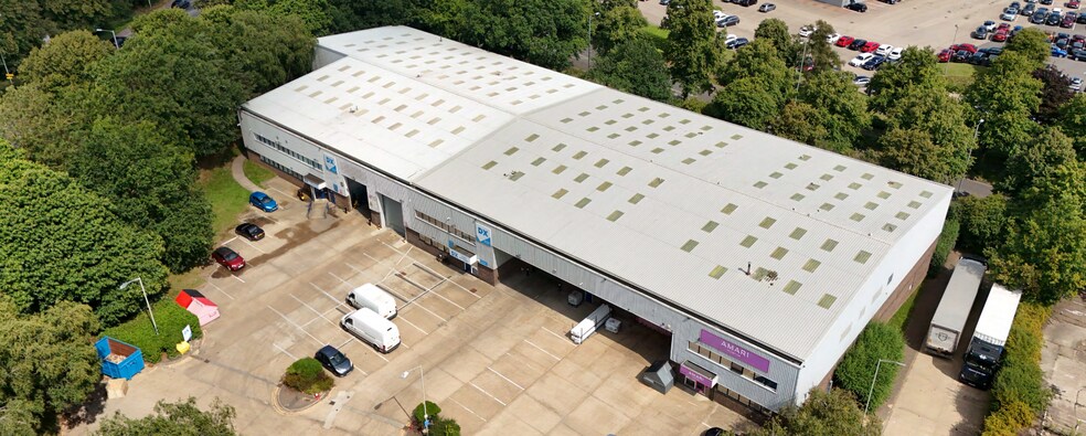 Units 3-6 Caley Close portefeuille de 2 biens à vendre sur LoopNet.fr - Photo de l’immeuble – Image 3 sur 3