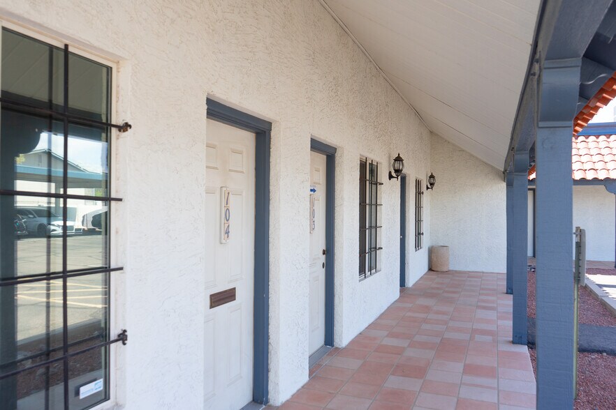 3030 E Cactus Rd, Phoenix, AZ à vendre - Photo de l’immeuble – Image 3 sur 6