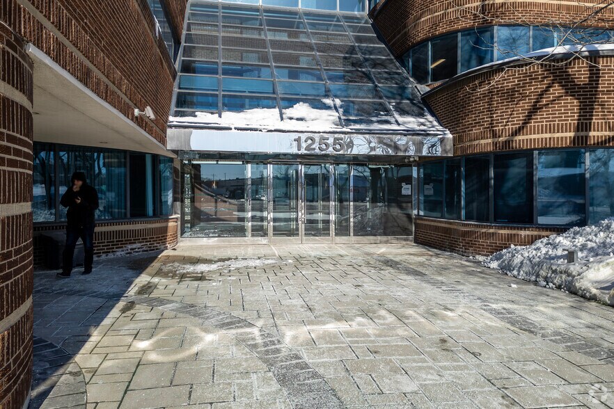1255 Rte Transcanadienne, Dorval, QC à louer - Photo de l’immeuble – Image 3 sur 6