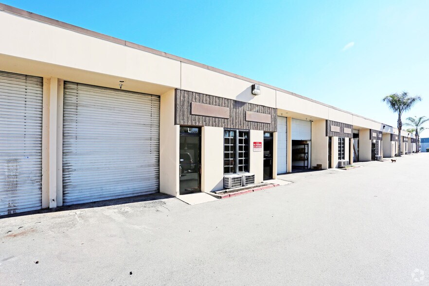 1121 Wakeham Ave, Santa Ana, CA à vendre - Photo de l’immeuble – Image 3 sur 4