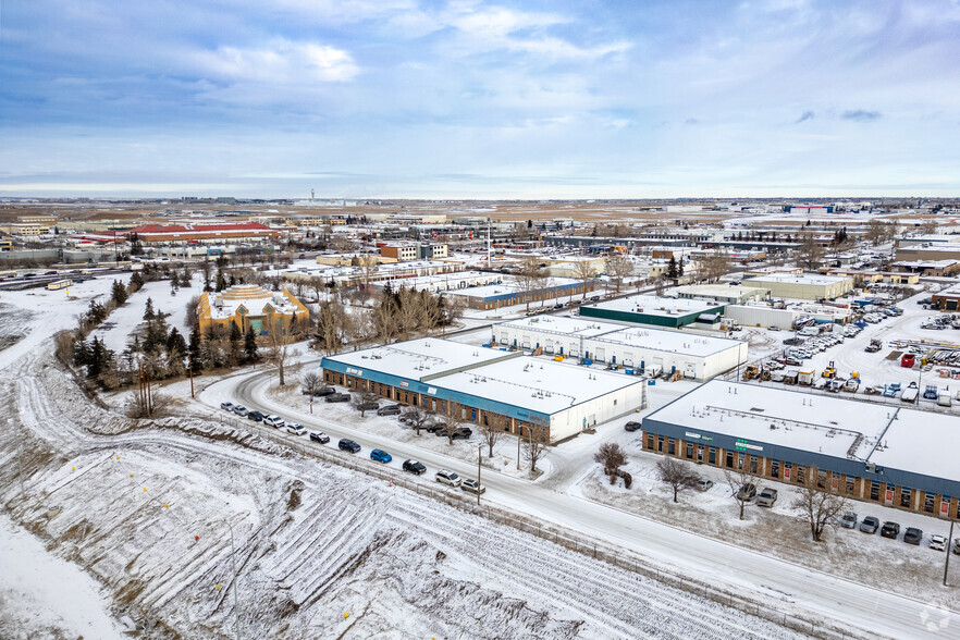 4502-4516 10 St NE, Calgary, AB à louer - Aérien – Image 3 sur 3