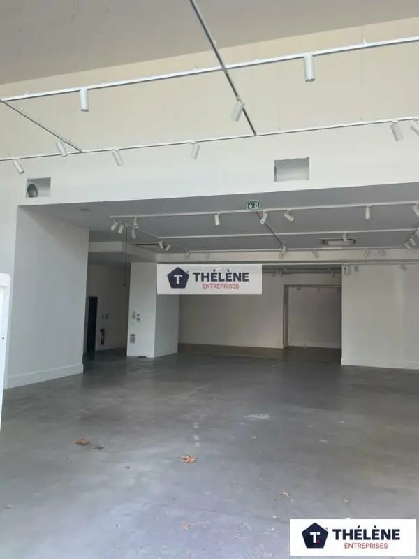 Plus de détails pour 812 Avenue Raymond Dugrand, Montpellier - Local commercial à louer