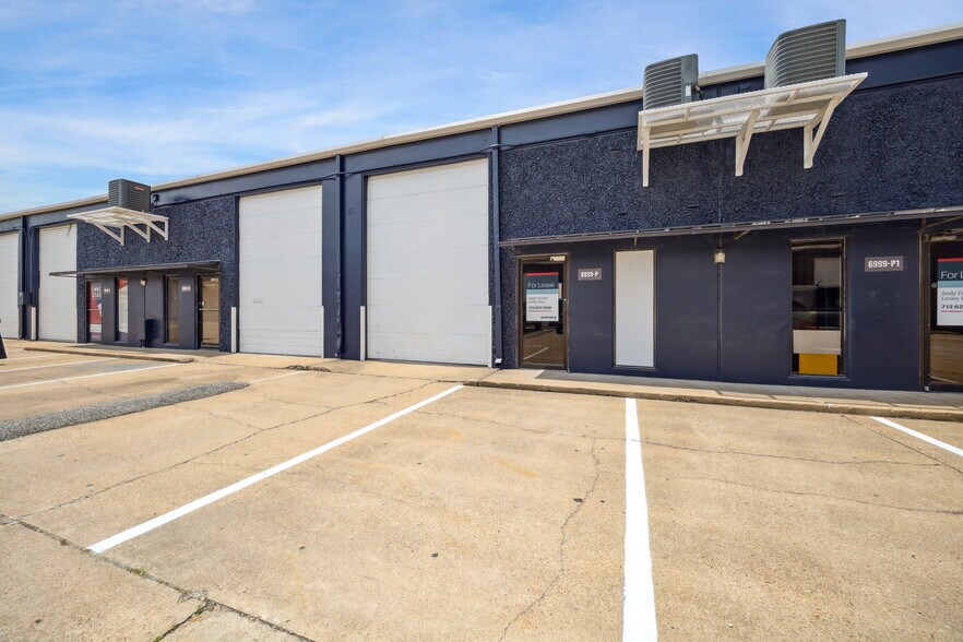 6989 W Little York Rd, Houston, TX à louer - Photo de l’immeuble – Image 2 sur 64