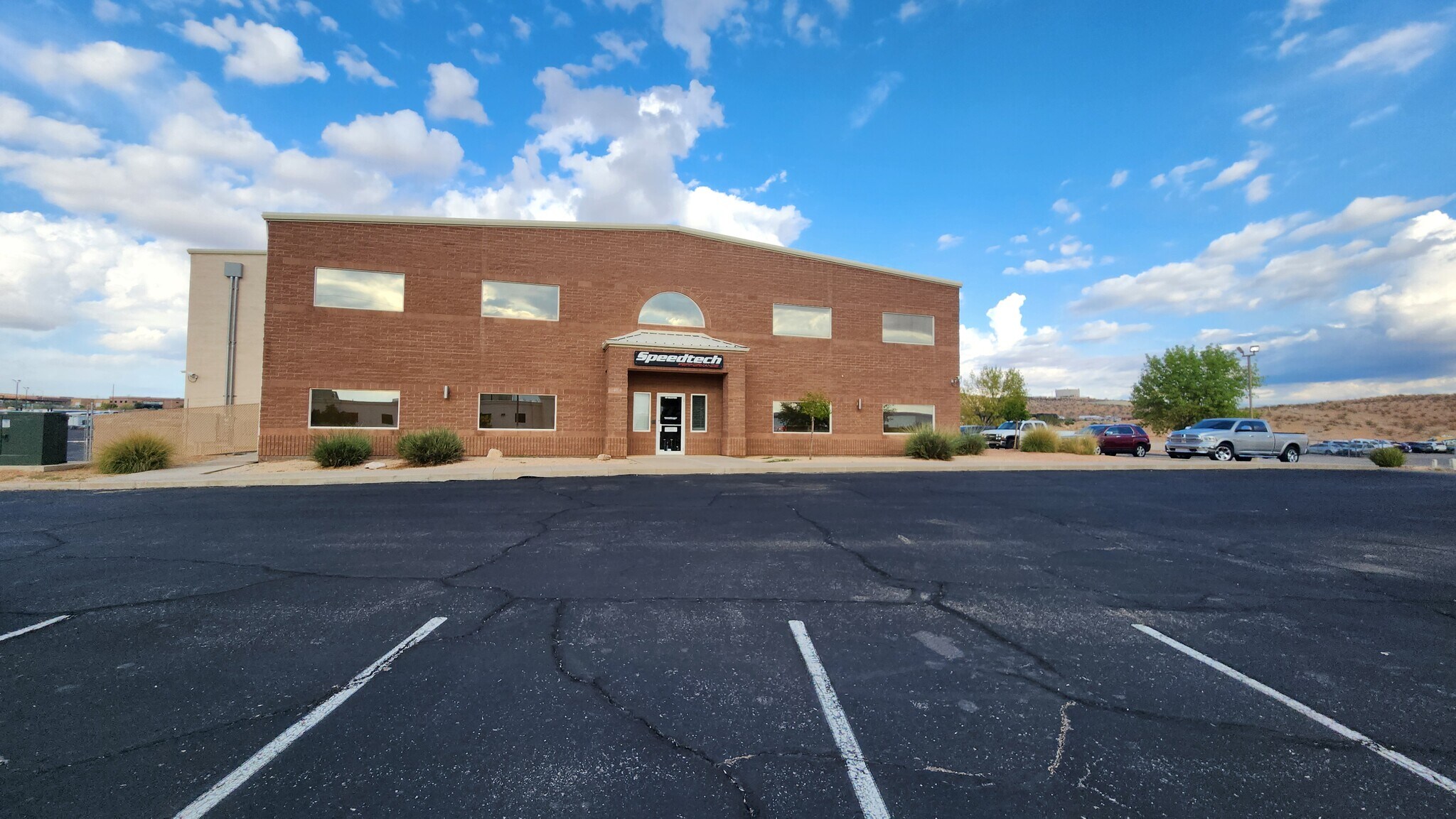 4160 S River Rd, St George, UT à louer Photo principale– Image 1 sur 9