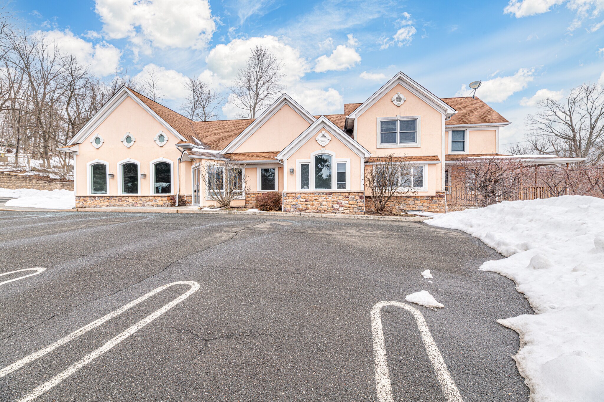 137 Rutherford Ave, Franklin, NJ à louer Photo principale– Image 1 sur 18