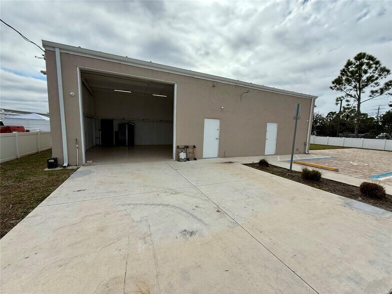 121 E McKenzie St, Punta Gorda, FL à vendre - Photo de l’immeuble – Image 2 sur 17