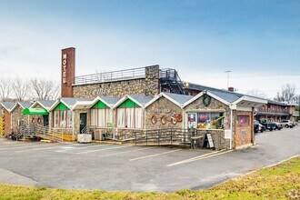 2 Bayville Ave, Locust Valley, NY à louer Photo intérieure– Image 2 sur 3