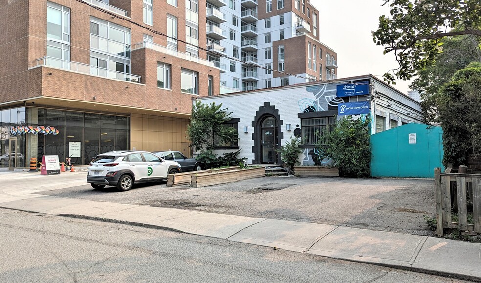 297 Campbell Ave, Toronto, ON à vendre - Photo de l’immeuble – Image 2 sur 9
