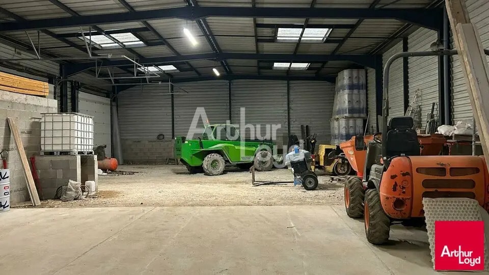 Local d’activités dans Naveil à louer Photo de l’immeuble– Image 1 sur 6