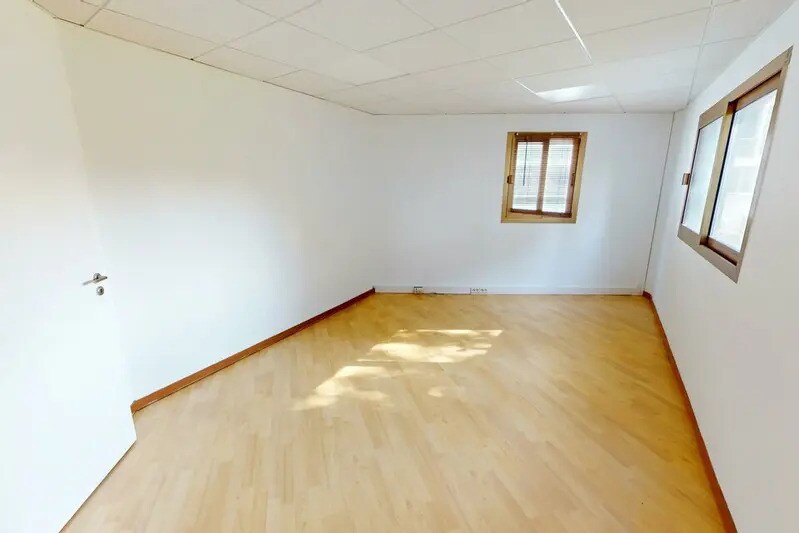 Bureau dans Saint-Laurent-Du-Var à louer - Photo intérieure – Image 1 sur 5