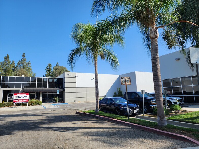4833 Lanier Rd, Chino, CA à vendre - Photo de l’immeuble – Image 1 sur 18