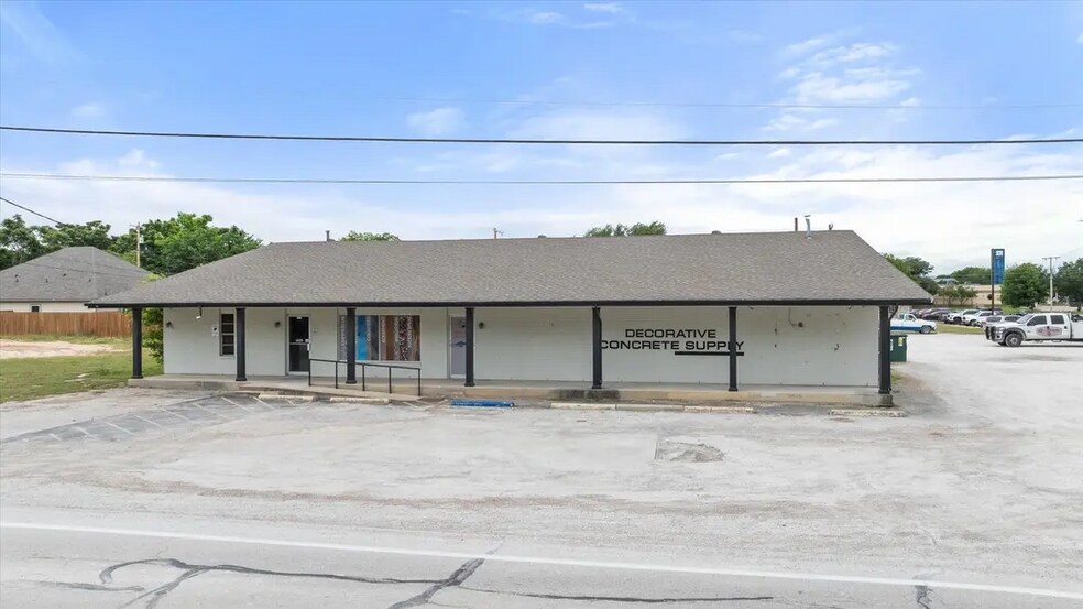 1409 NE Barnard St, Glen Rose, TX à vendre - Photo de l’immeuble – Image 3 sur 37
