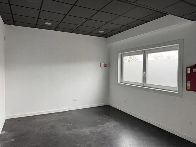 Plus de détails pour Bureau, Industriel/Logistique à louer