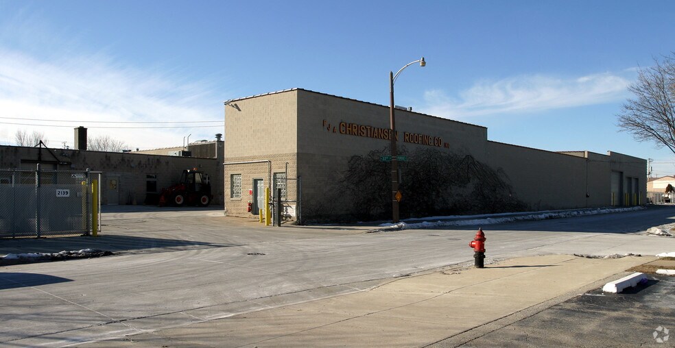 2201 W Purdue St, Milwaukee, WI à louer - Photo de l’immeuble – Image 3 sur 24