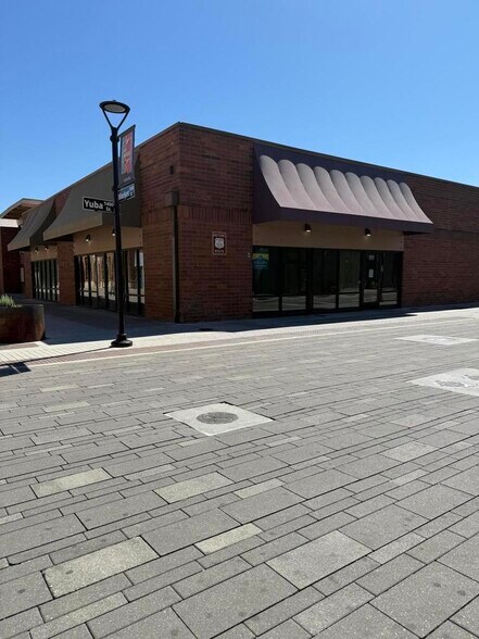 1600 Market St, Redding, CA à louer - Photo de l’immeuble – Image 1 sur 8