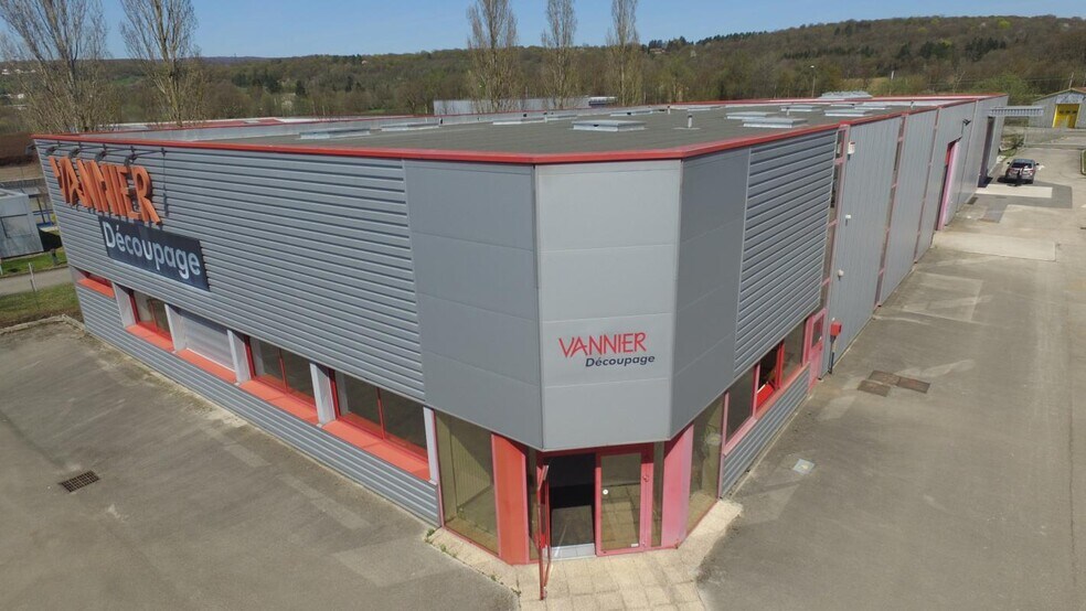 Local d'activités dans Roche-lez-Beaupré à vendre - Photo de l’immeuble – Image 2 sur 2