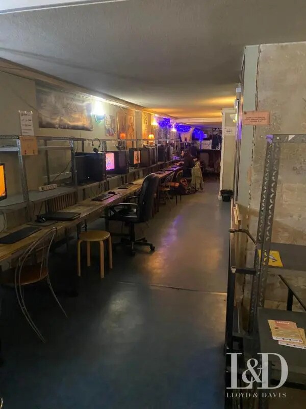 Plus de détails pour Local commercial à vendre