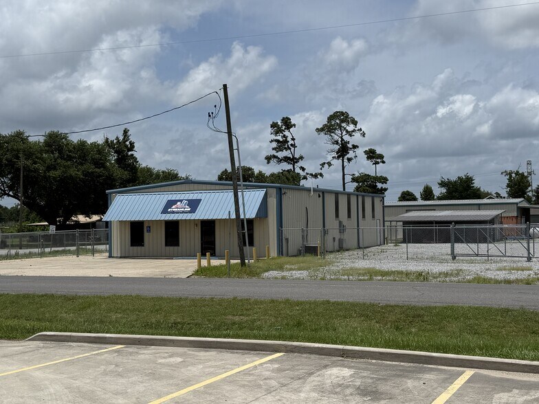 1025 Ravia Rd, Sulphur, LA à louer - Photo de l’immeuble – Image 1 sur 11