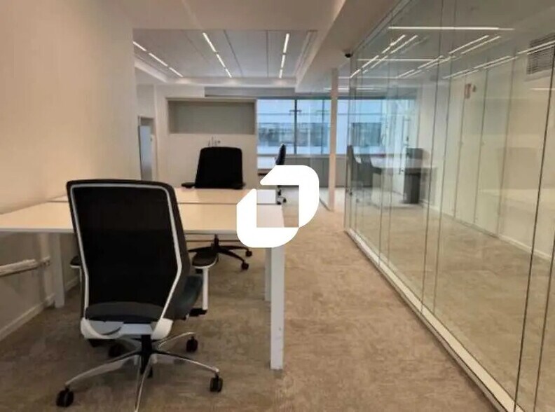 Bureau dans Paris à louer - Photo de l’immeuble – Image 2 sur 9