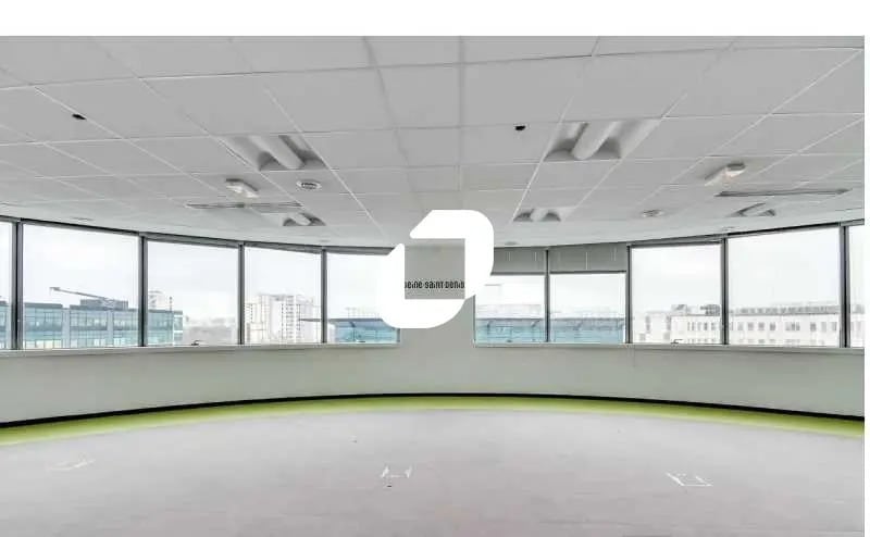 Local d’activités dans Bobigny à louer - Photo de l’immeuble – Image 3 sur 8