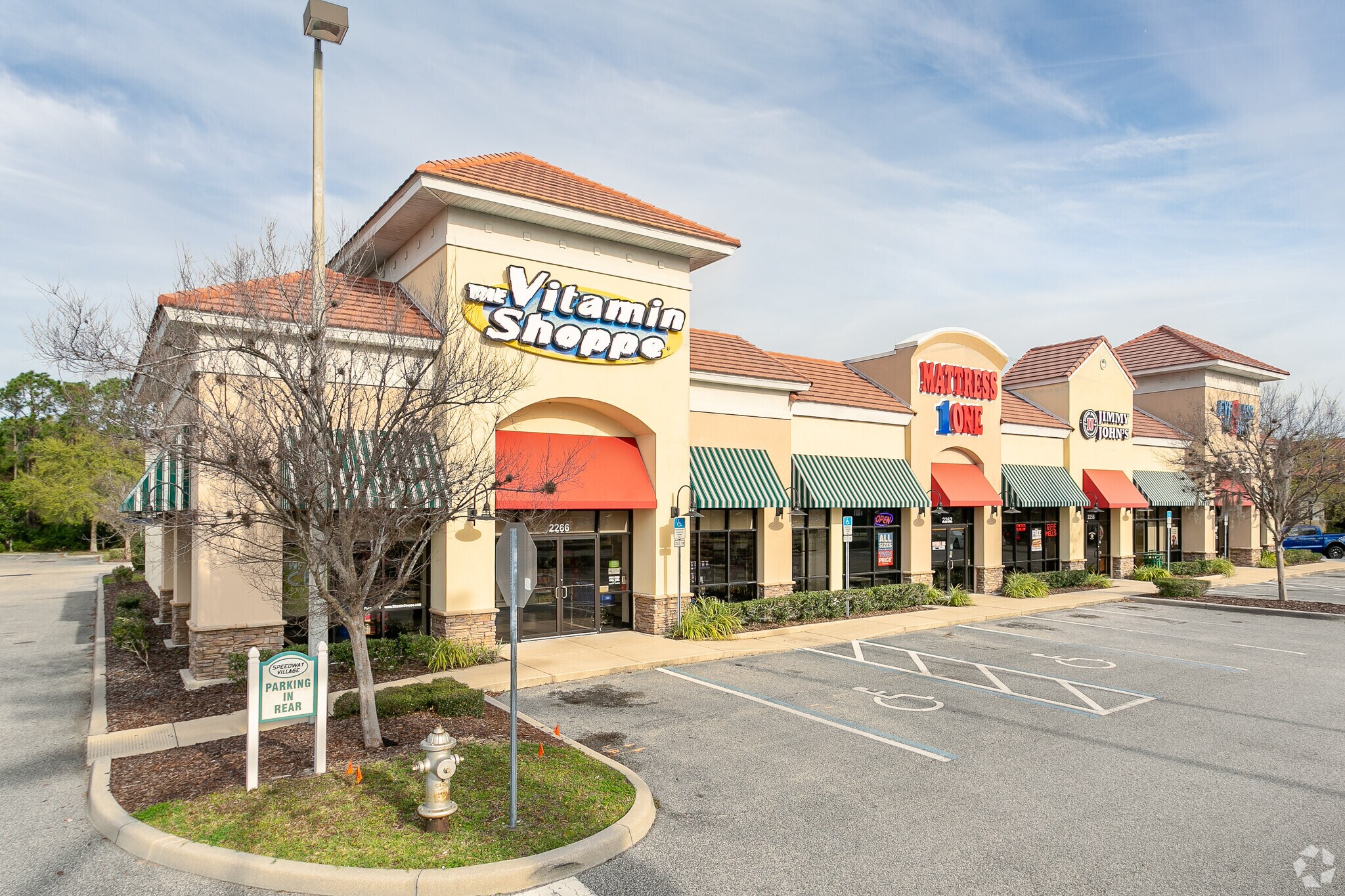 2254 W International Speedway Blvd, Daytona Beach, FL à louer Photo de l’immeuble– Image 1 sur 9