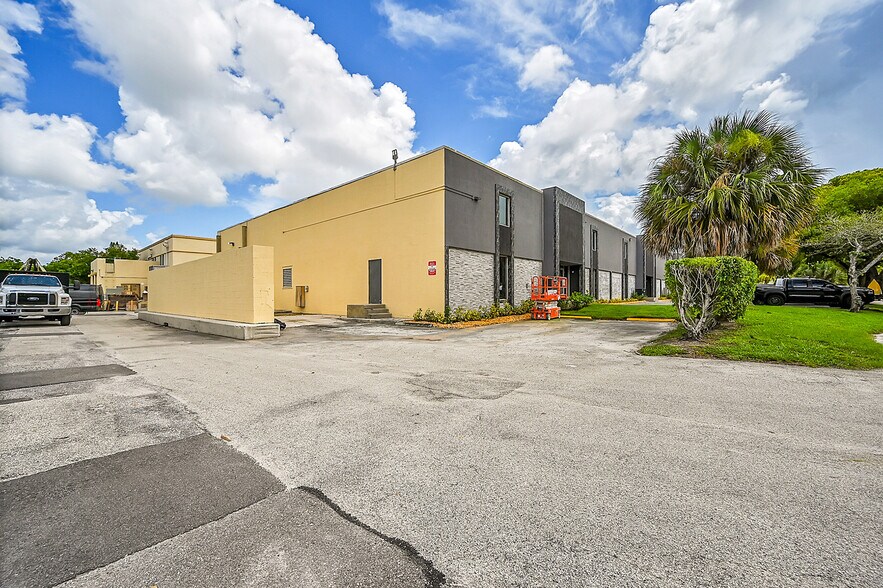 3001 SW 10th St, Pompano Beach, FL à vendre - Photo de l’immeuble – Image 3 sur 143