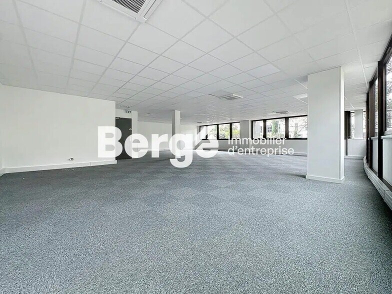 Bureau dans SOPHIA ANTIPOLIS à louer - Photo de l’immeuble – Image 2 sur 6