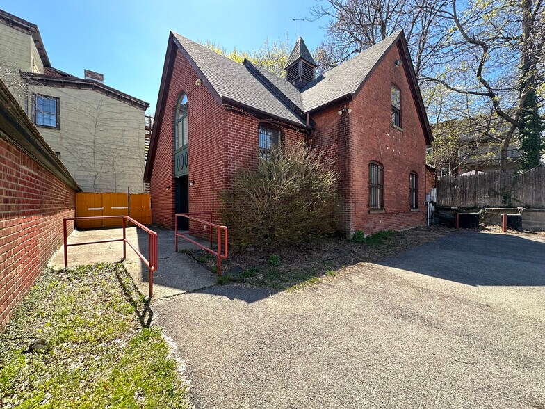 77 Grand St, Newburgh, NY à vendre - Photo principale – Image 1 sur 19
