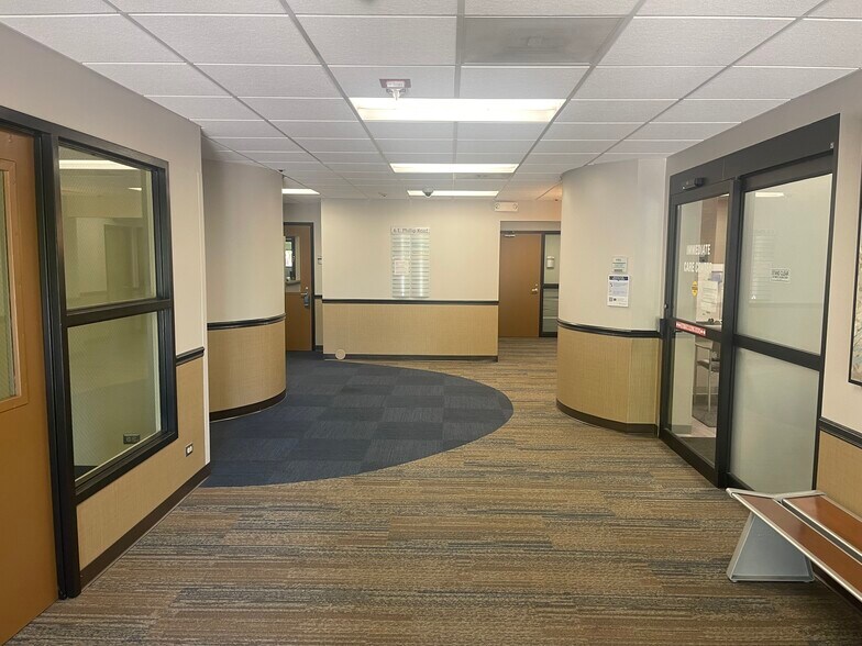 6 E Phillip Rd, Vernon Hills, IL à louer - Photo de l’immeuble – Image 3 sur 9