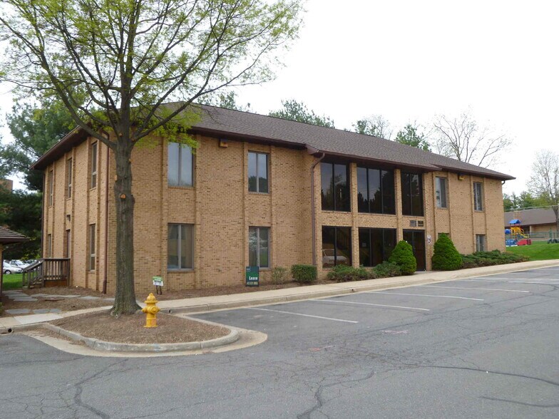 10690 Crestwood Drive, Manassas, VA portefeuille de 4 biens à vendre sur LoopNet.fr - Photo de l’immeuble – Image 2 sur 9