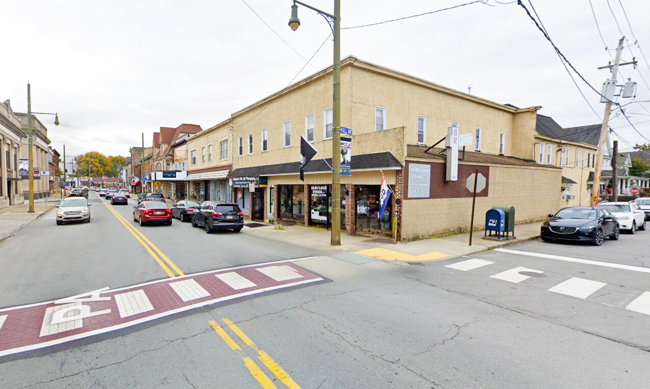115 W Lackawanna Ave, Olyphant, PA à louer Photo principale– Image 1 sur 10