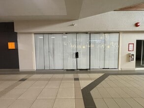 11000 8th St, Dawson Creek, BC à louer Photo de l’immeuble– Image 1 sur 2