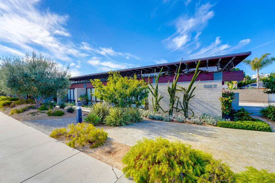 527 N Highway 101, Solana Beach, CA à louer - Photo de l’immeuble – Image 2 sur 3