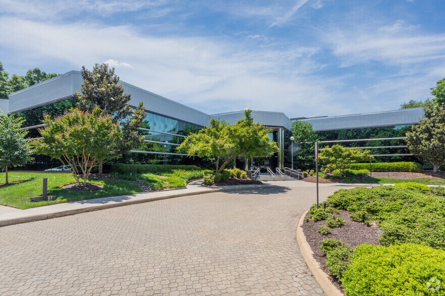 4400 Cox Rd, Glen Allen, VA à louer - Photo de l’immeuble – Image 2 sur 4