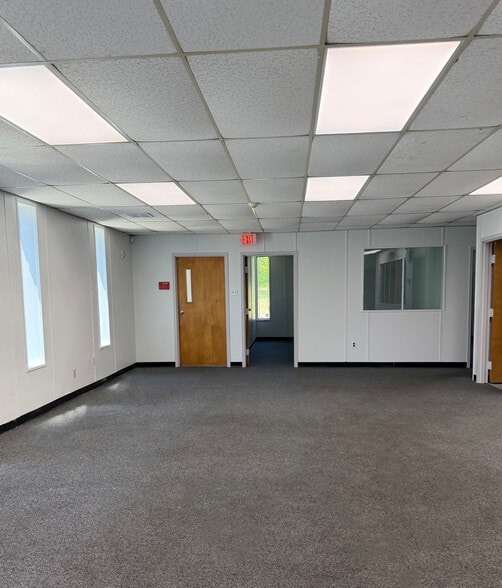 1002 Industrial Dr, West Berlin, NJ à louer - Photo intérieure – Image 2 sur 14