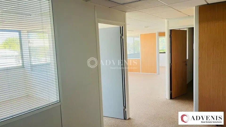 Bureau dans Gradignan à louer - Photo de l’immeuble – Image 3 sur 11