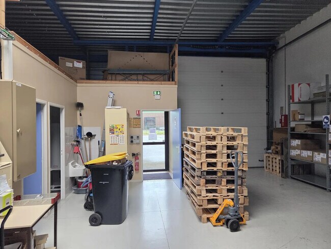 Plus de détails pour Industriel/Logistique à louer