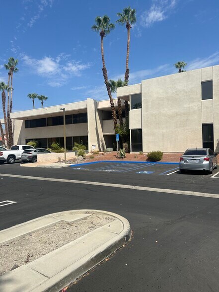 225 S Civic Dr, Palm Springs, CA à louer - Photo de l’immeuble – Image 3 sur 12