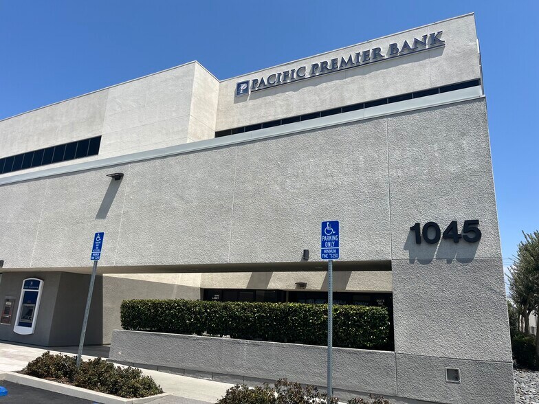 1045 W Katella Ave, Orange, CA à louer - Photo de l’immeuble – Image 3 sur 4