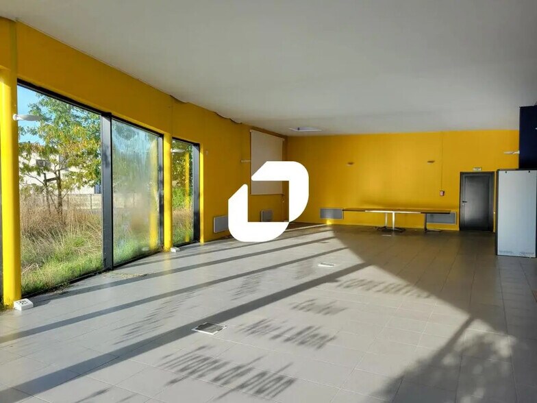 Local d'activités dans Aigrefeuille-sur-Maine à vendre - Photo de l’immeuble – Image 2 sur 6